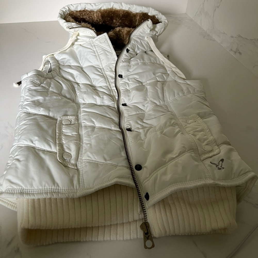 NWOT,, American Eagle, not worn, no tag, winter white, winter vest, - Picture 13 of 16